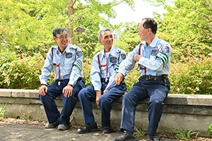 先輩警備員の声